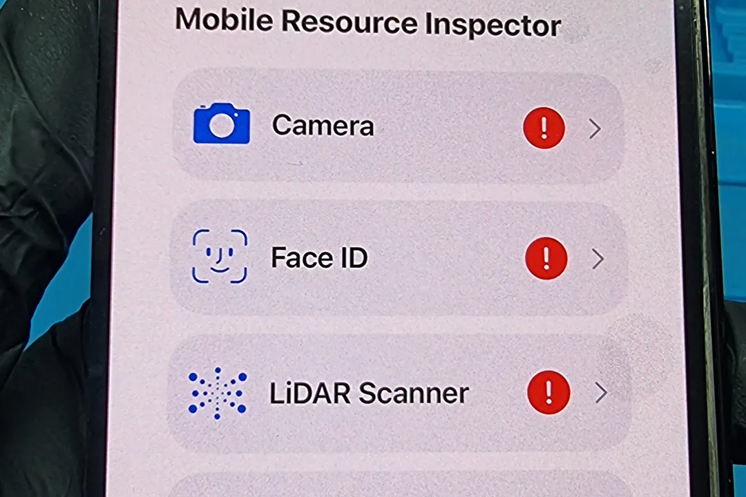 Diagnóstico de un iPhone 14 Pro con la cámara y Face ID en error, en un taller de El Sauzal
