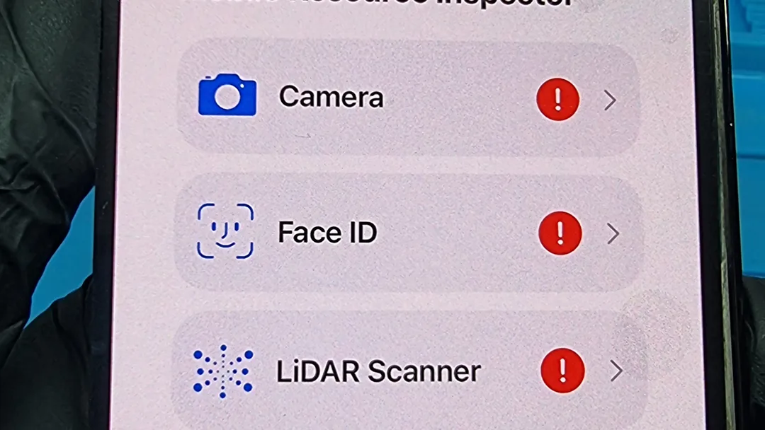 Diagnóstico de un iPhone 14 Pro con la cámara y Face ID en error, en un taller de El Sauzal